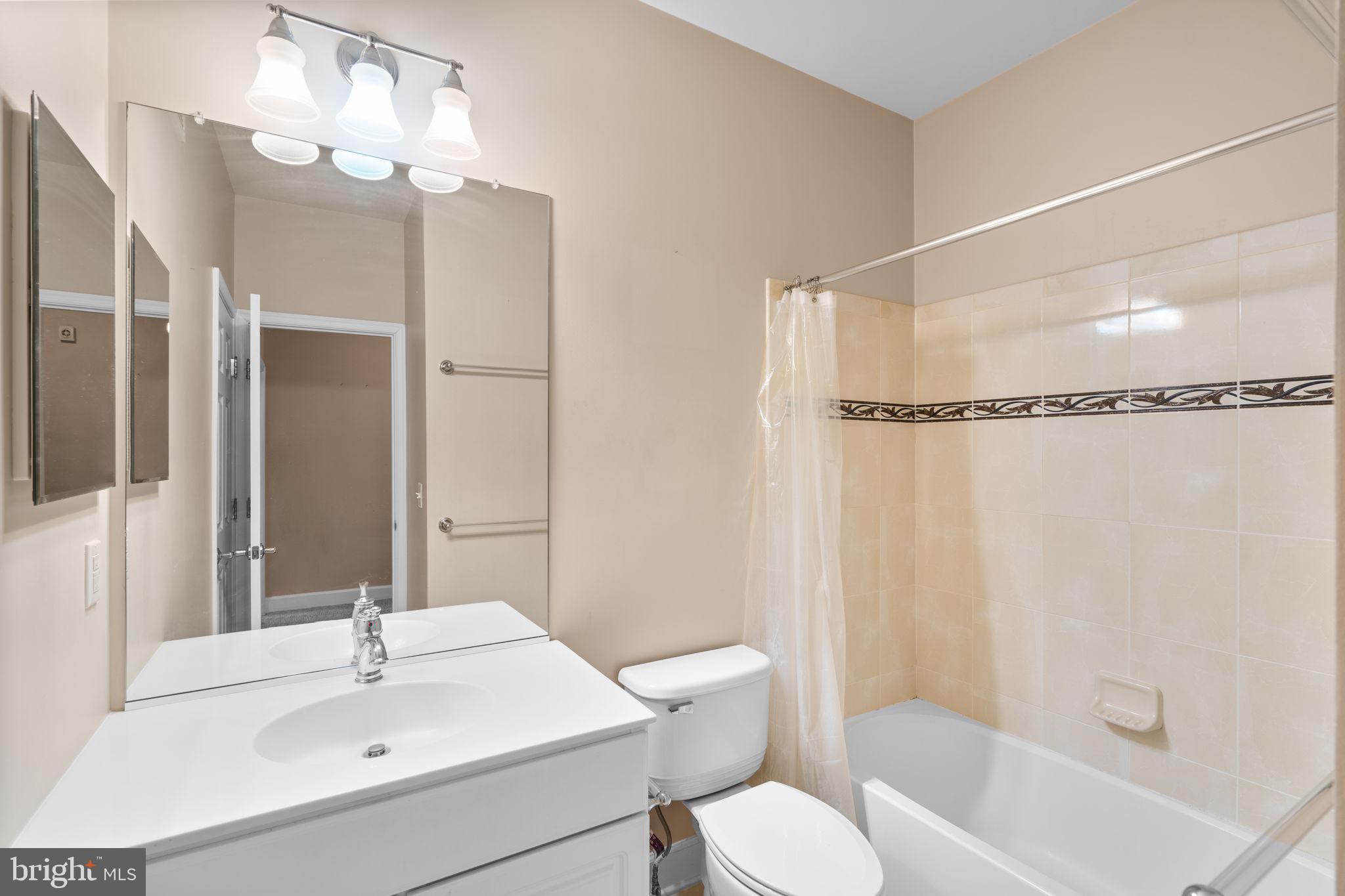 POTOMAC CLUB CONDOMINIUMS - Residential