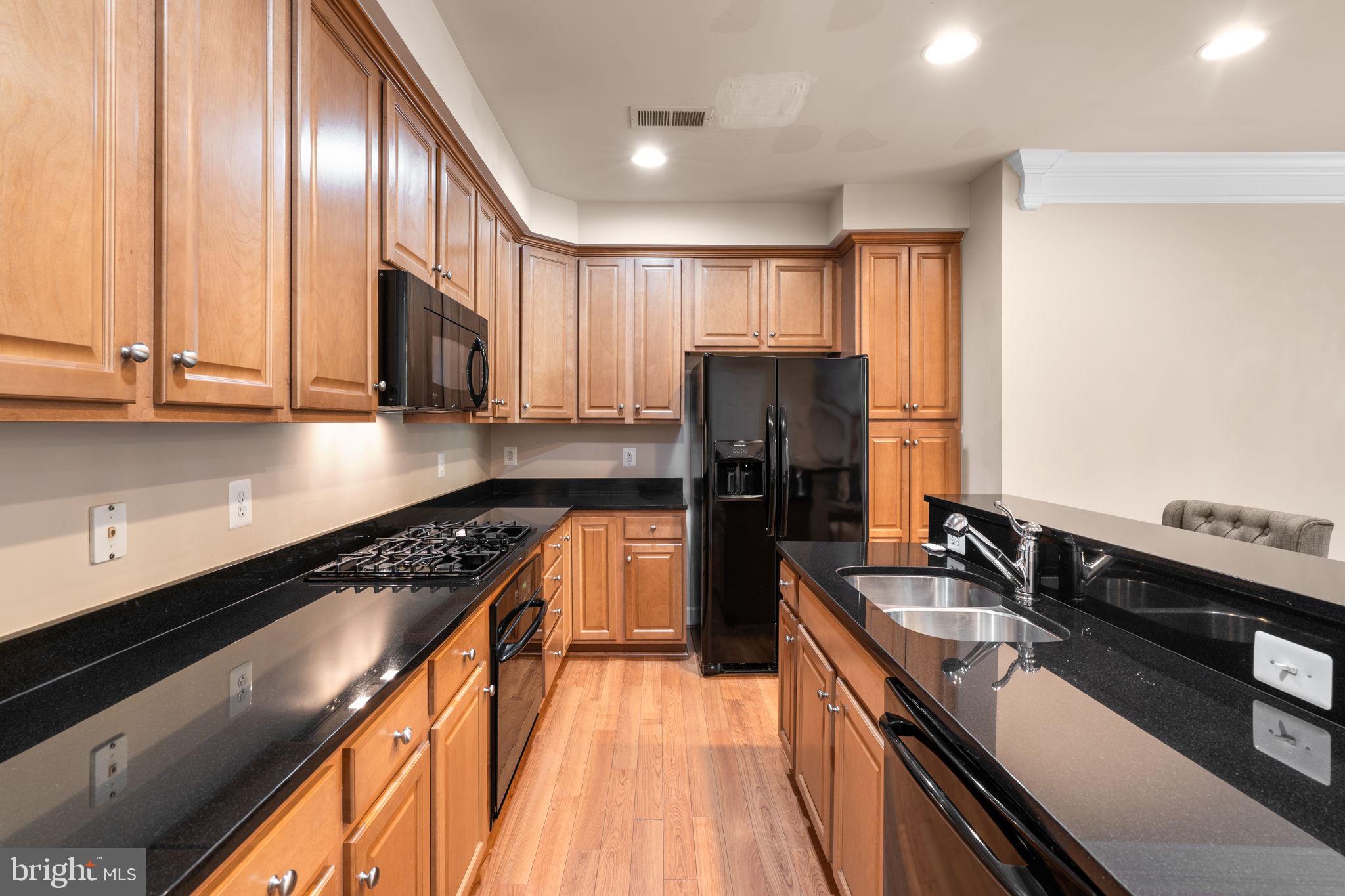 POTOMAC CLUB CONDOMINIUMS - Residential