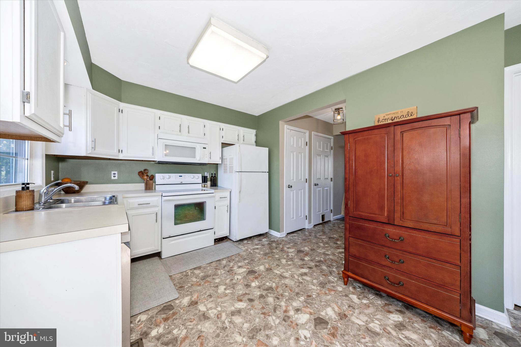 WHITE CHURCH MEADOWS - Residential