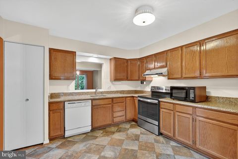 2890 SCHOOLHOUSE CIRCLE SILVER SPRING MD 20902