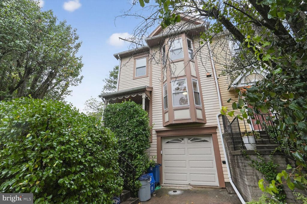 Photo of 2890 Schoolhouse Circle, SILVER SPRING, MD 20902 (MLS # MDMC2200310)