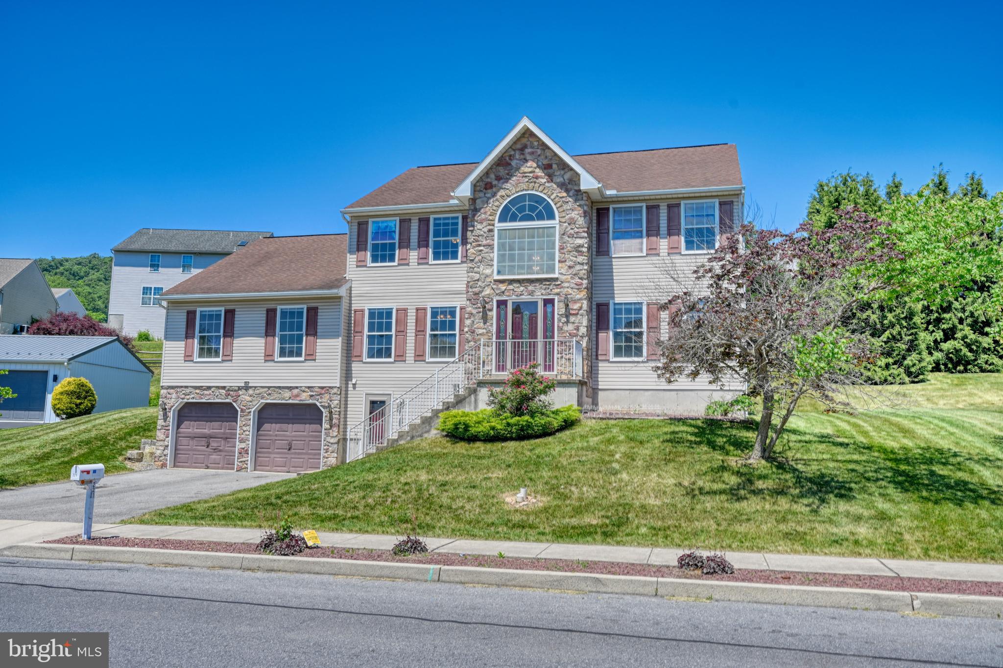 221 LONGVIEW DRIVE