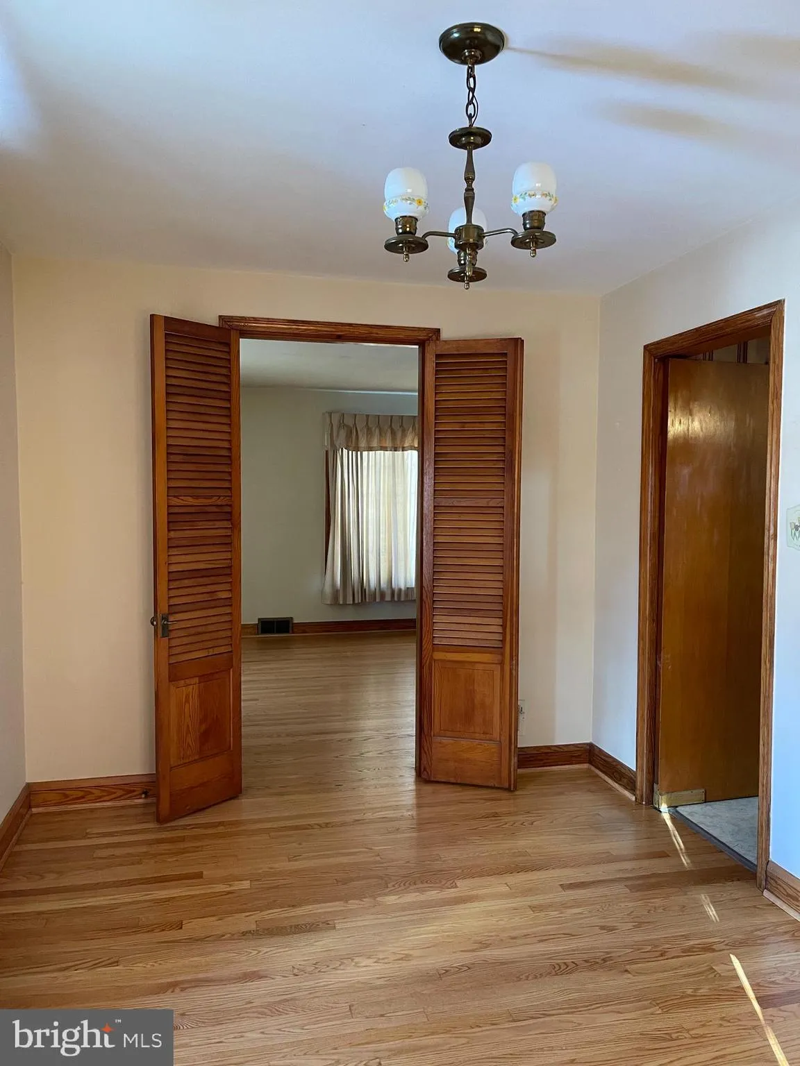 Glen Burnie, Maryland 21060, United States, 4 Bedrooms Bedrooms, ,2 BathroomsBathrooms,Residential,Contingent,8880