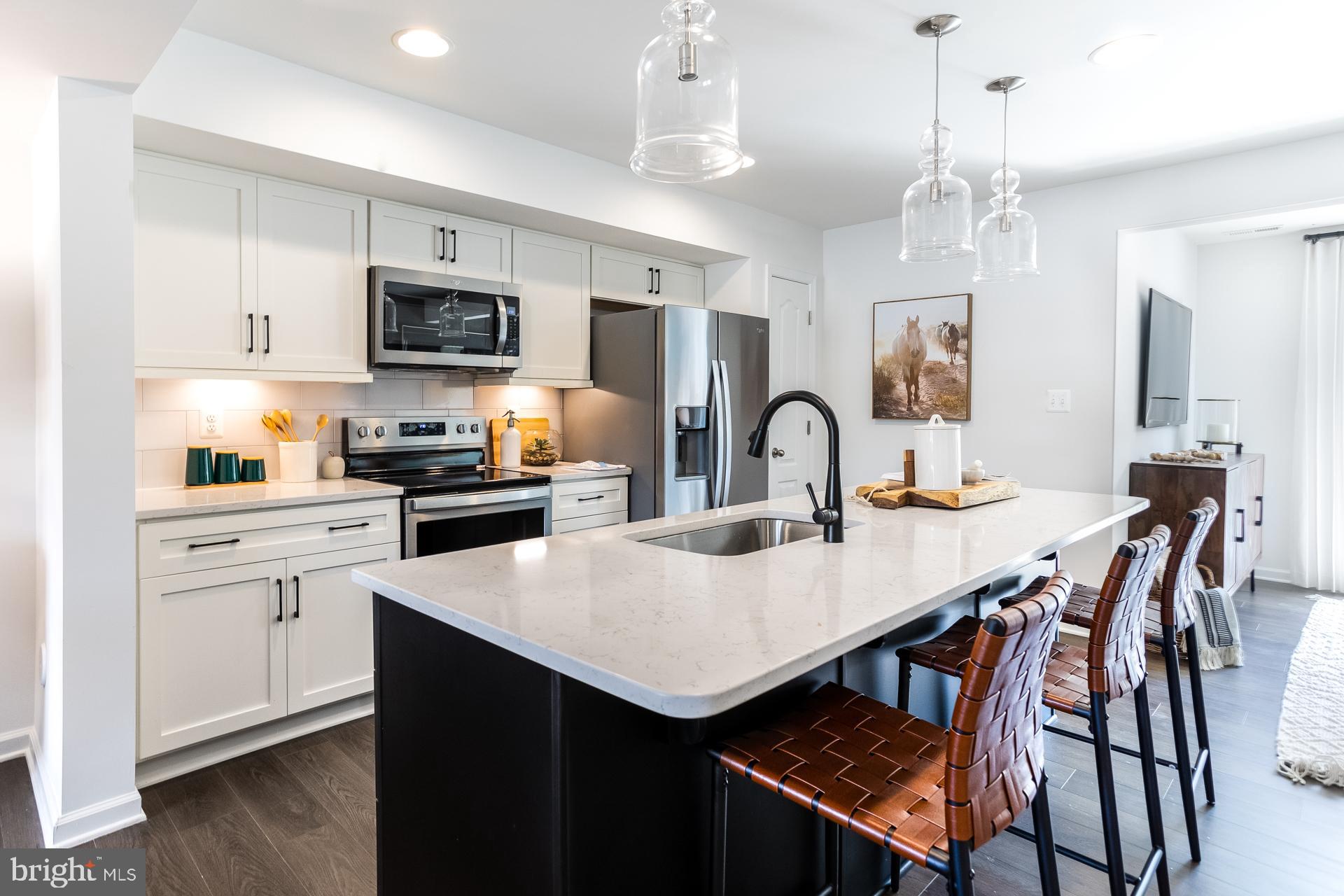 WHISPERING PINES - Residential