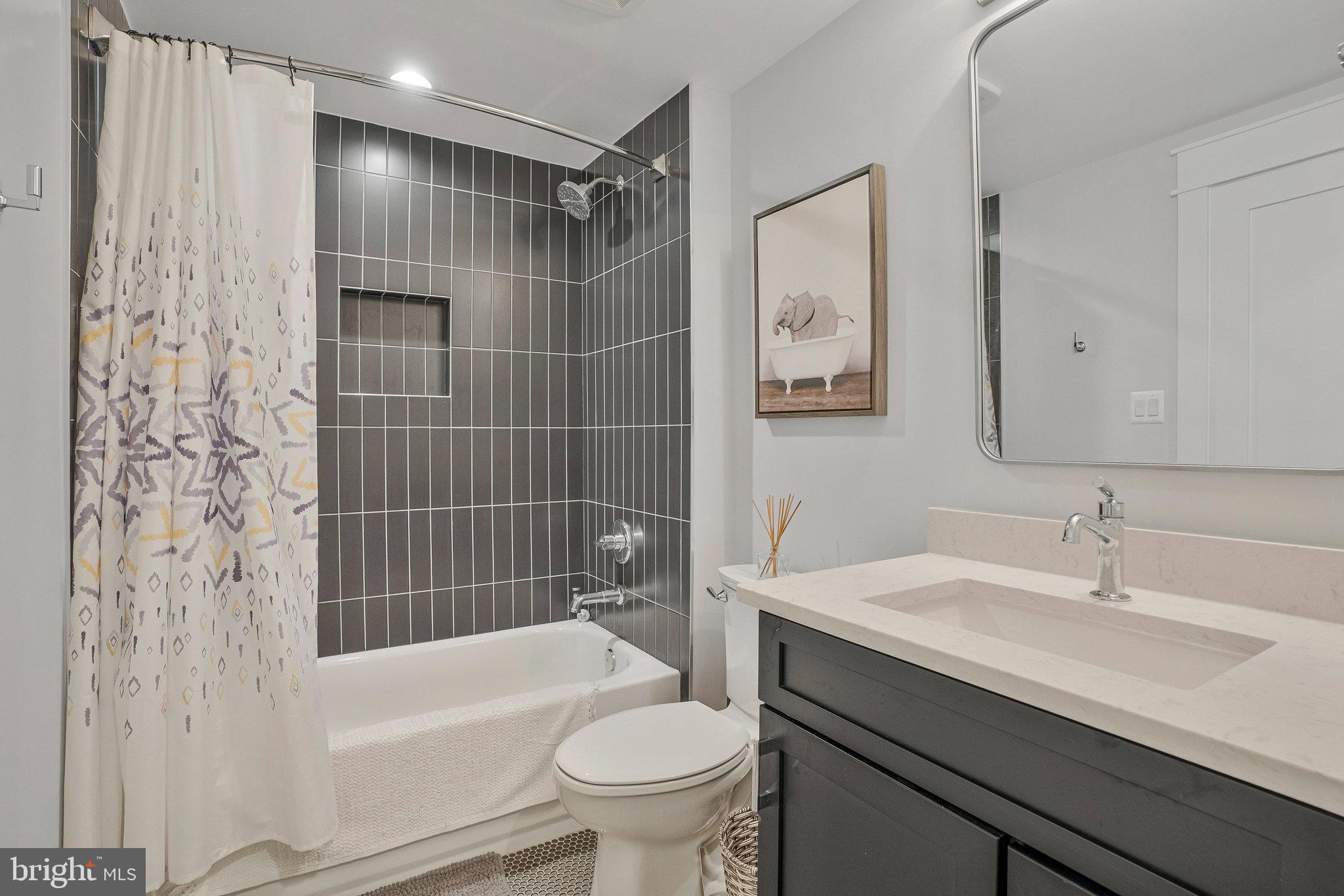 JADE MANOR - Residential