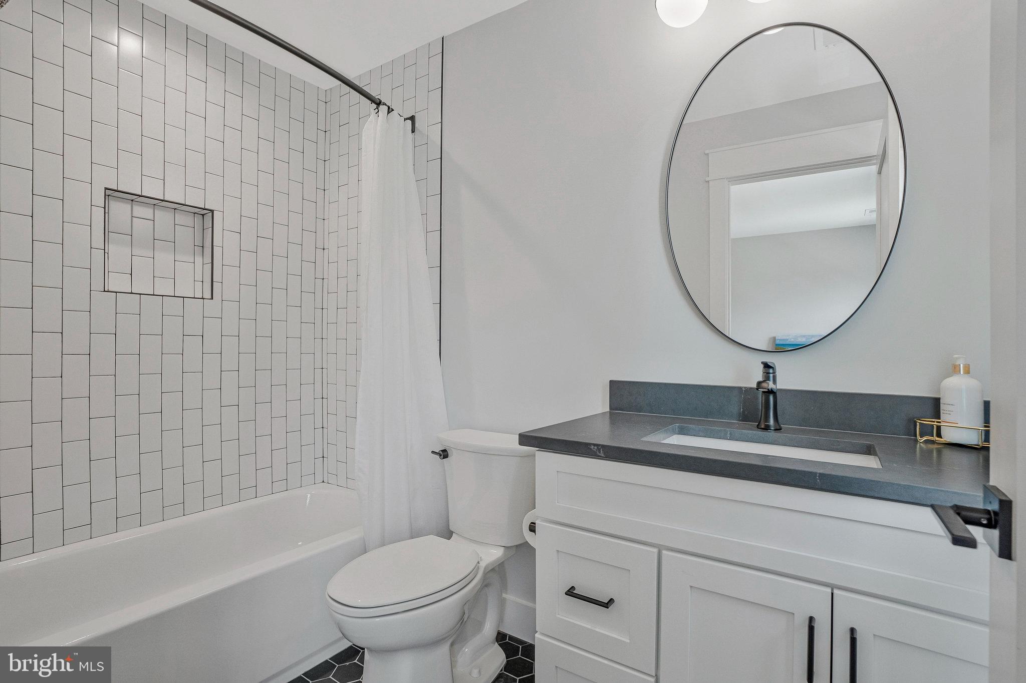 JADE MANOR - Residential