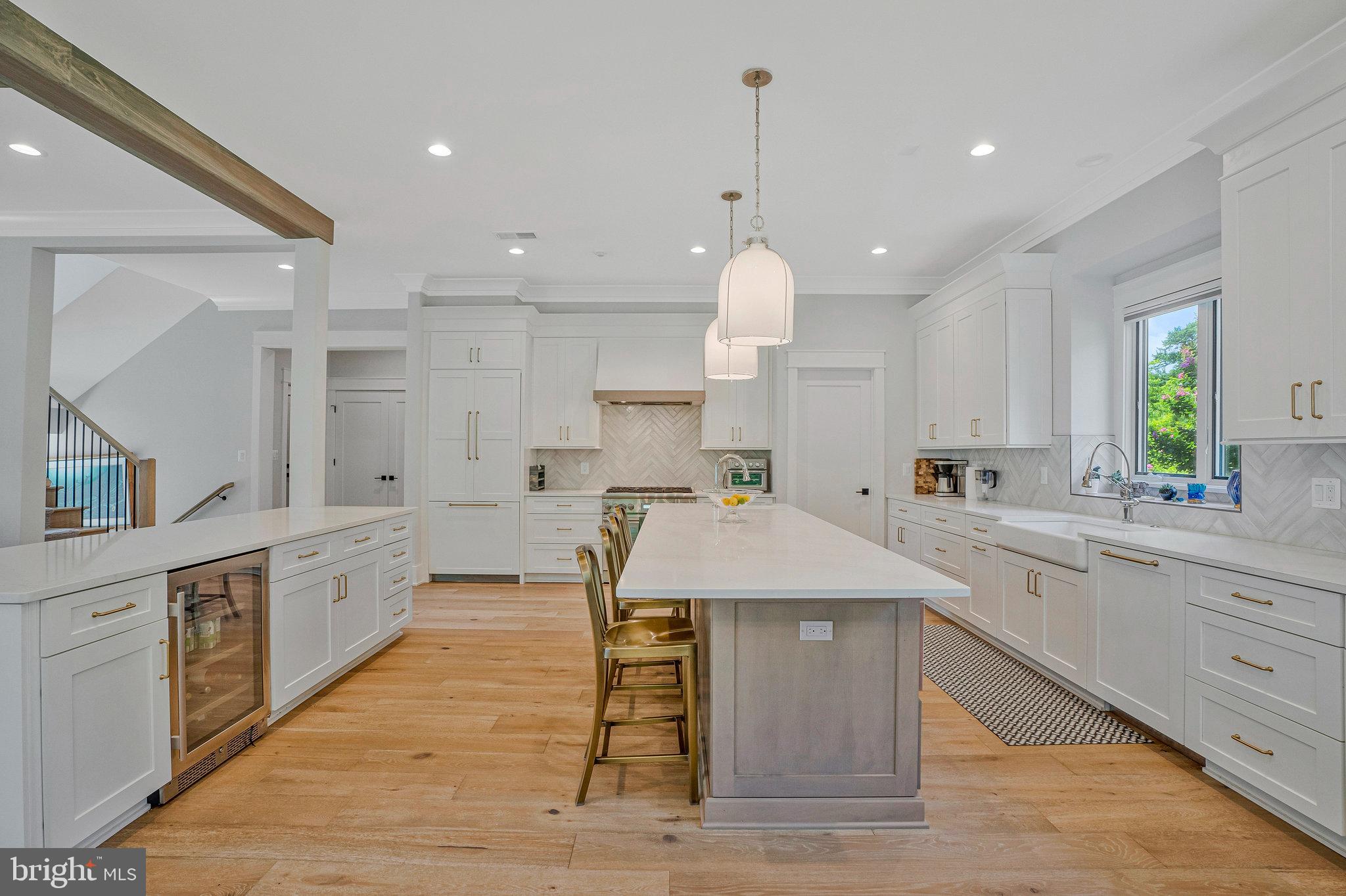 JADE MANOR - Residential