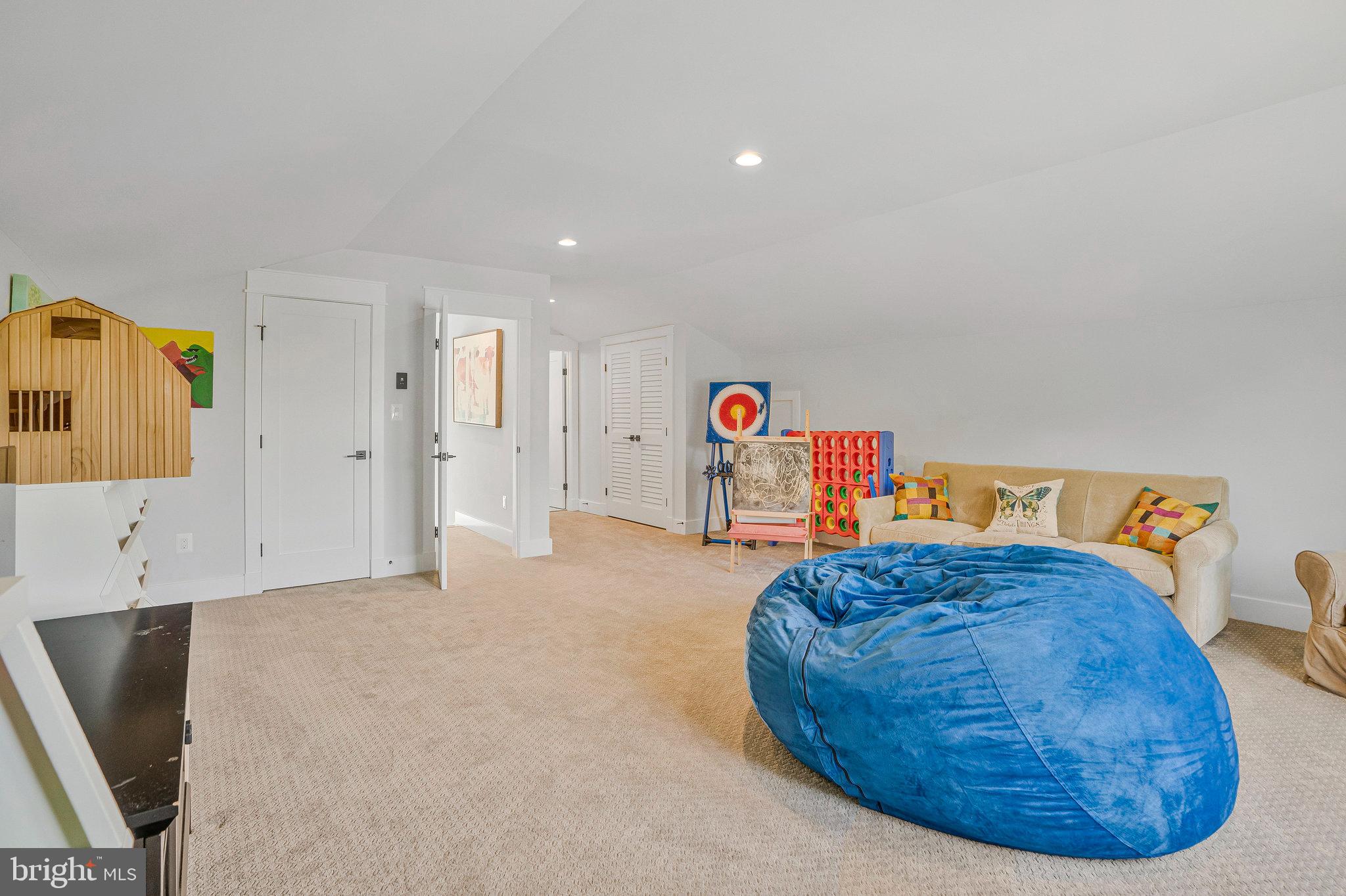 JADE MANOR - Residential