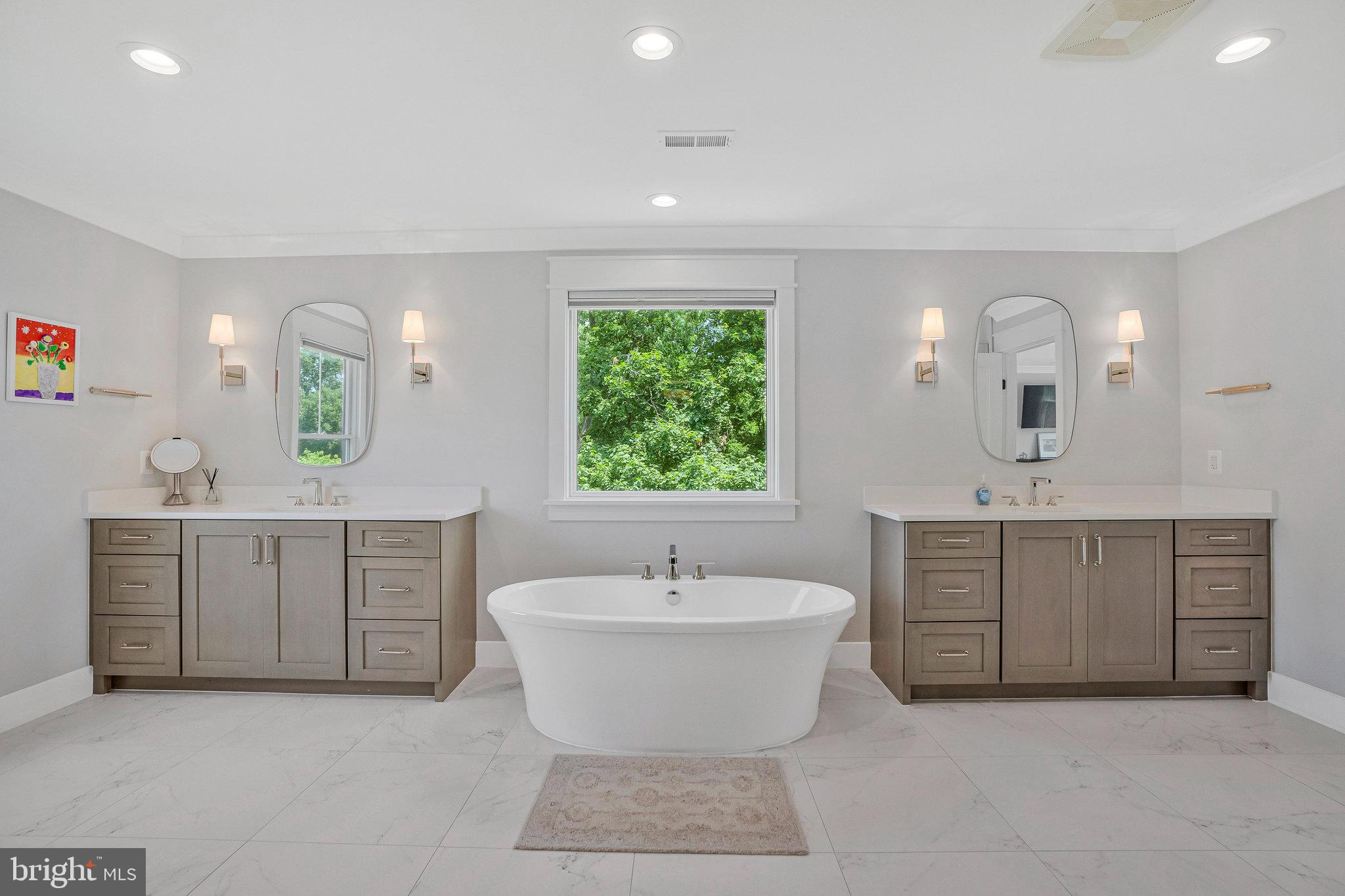 JADE MANOR - Residential