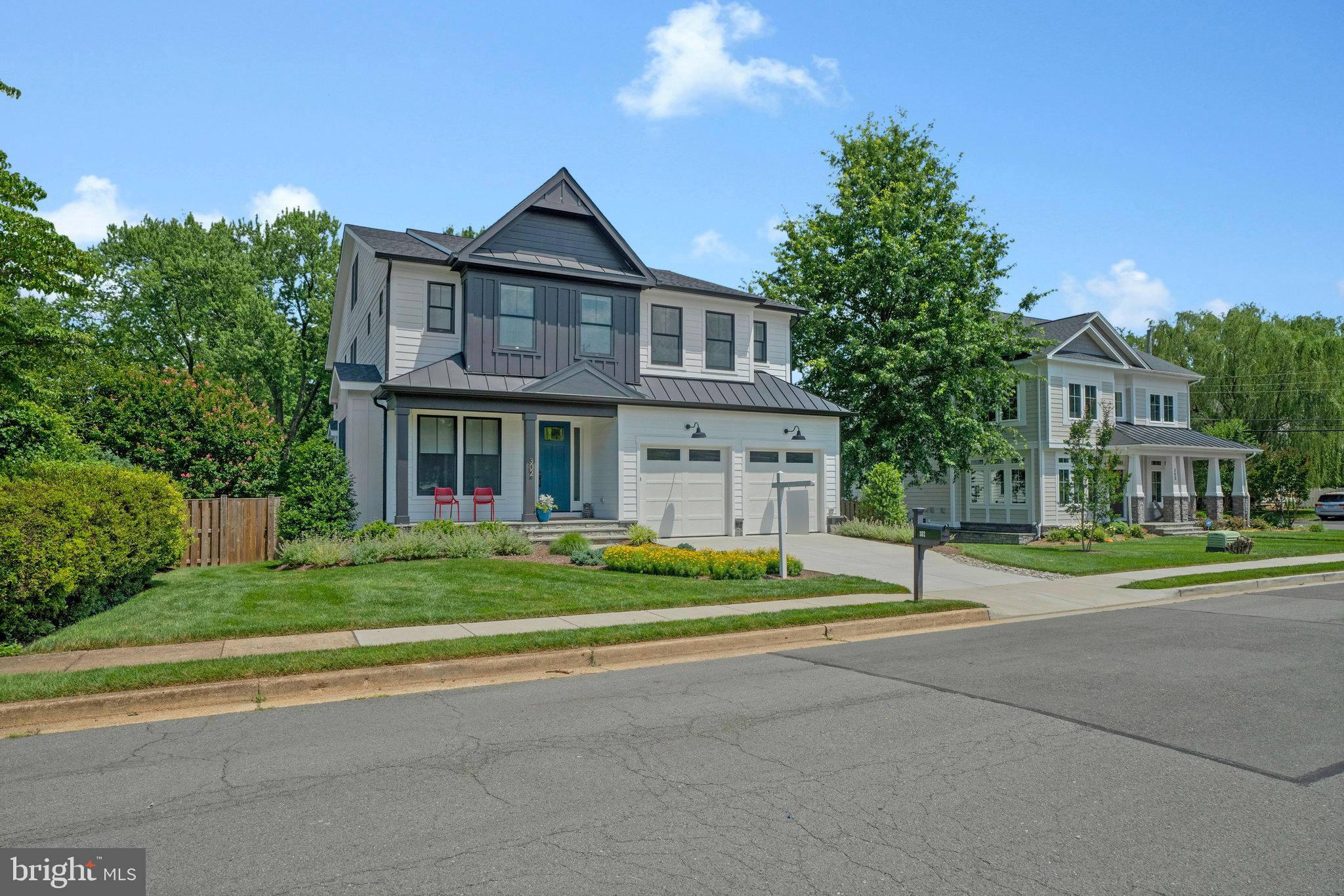 302 JADE COURT NW
