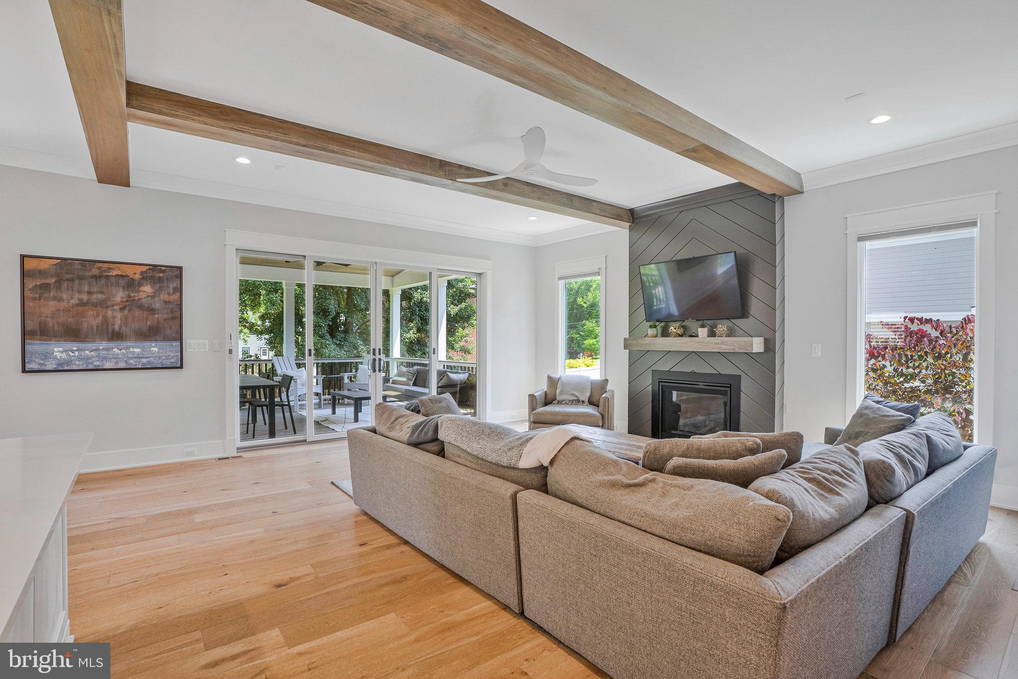 JADE MANOR - Residential