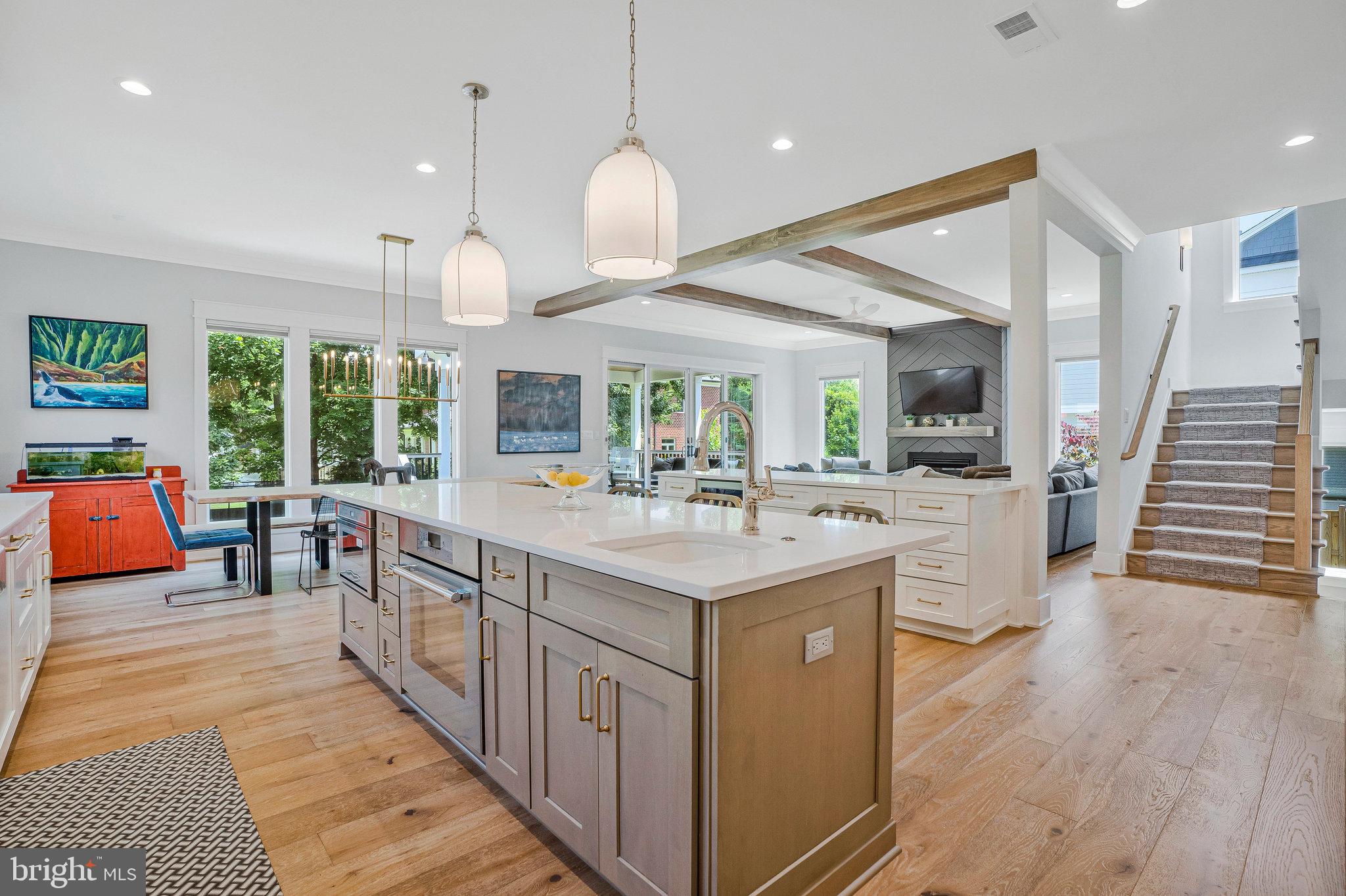 JADE MANOR - Residential