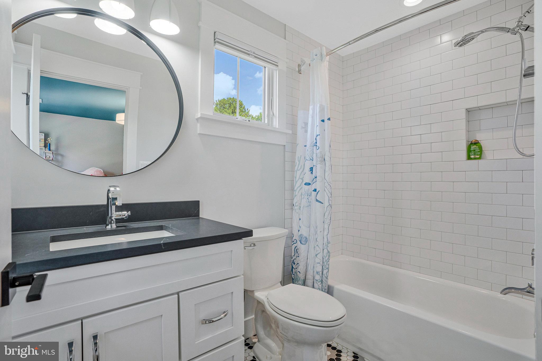 JADE MANOR - Residential