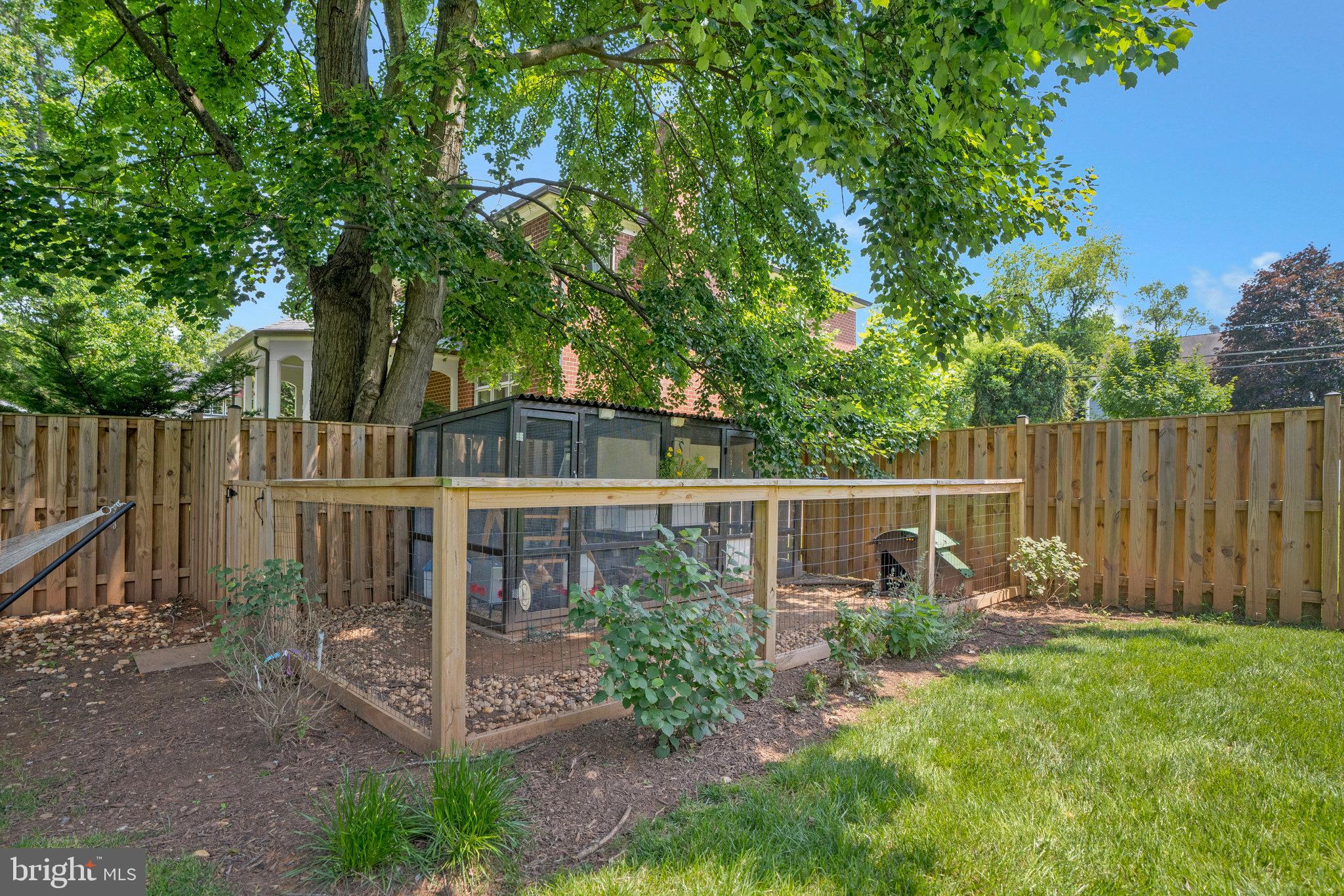 JADE MANOR - Residential