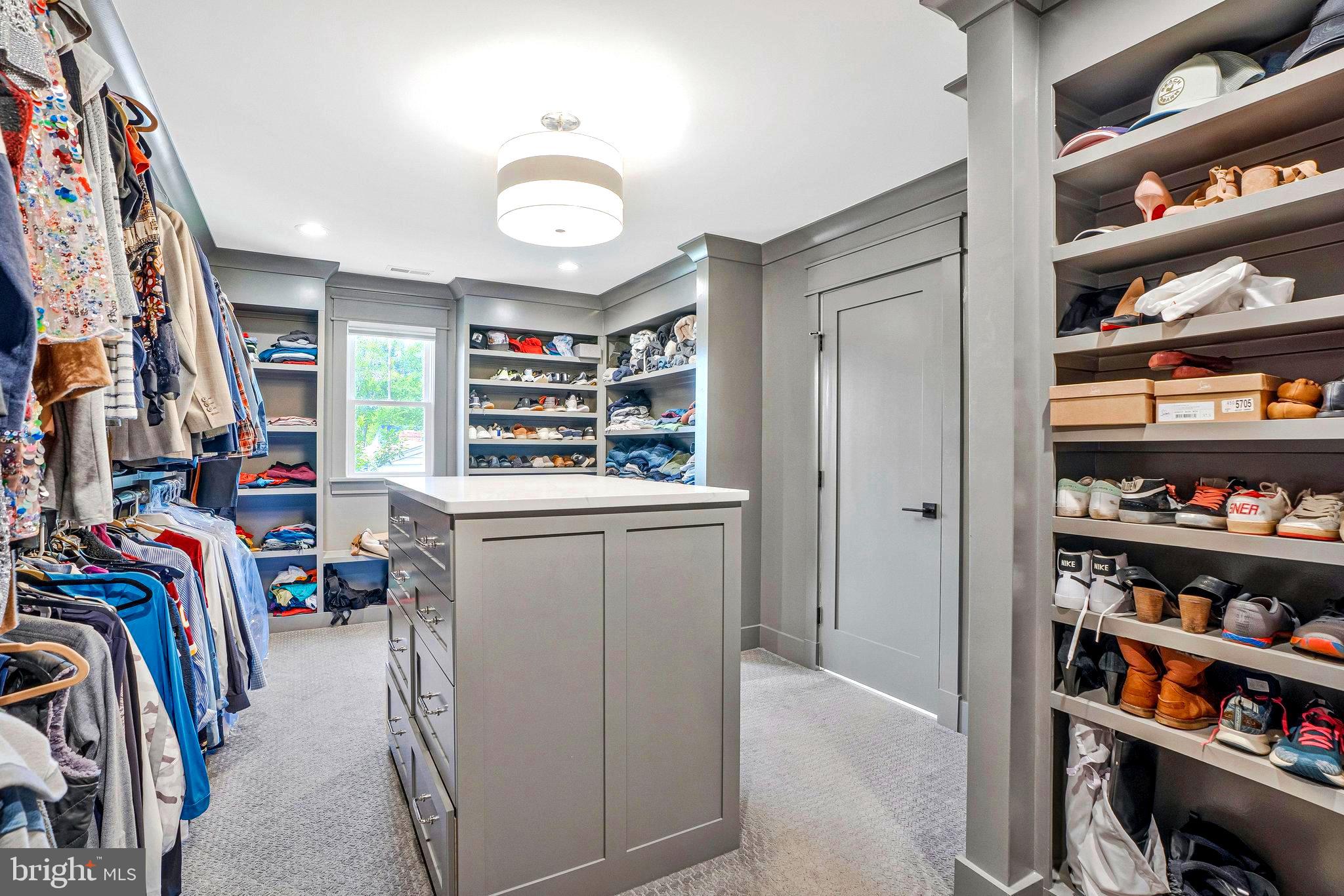 JADE MANOR - Residential