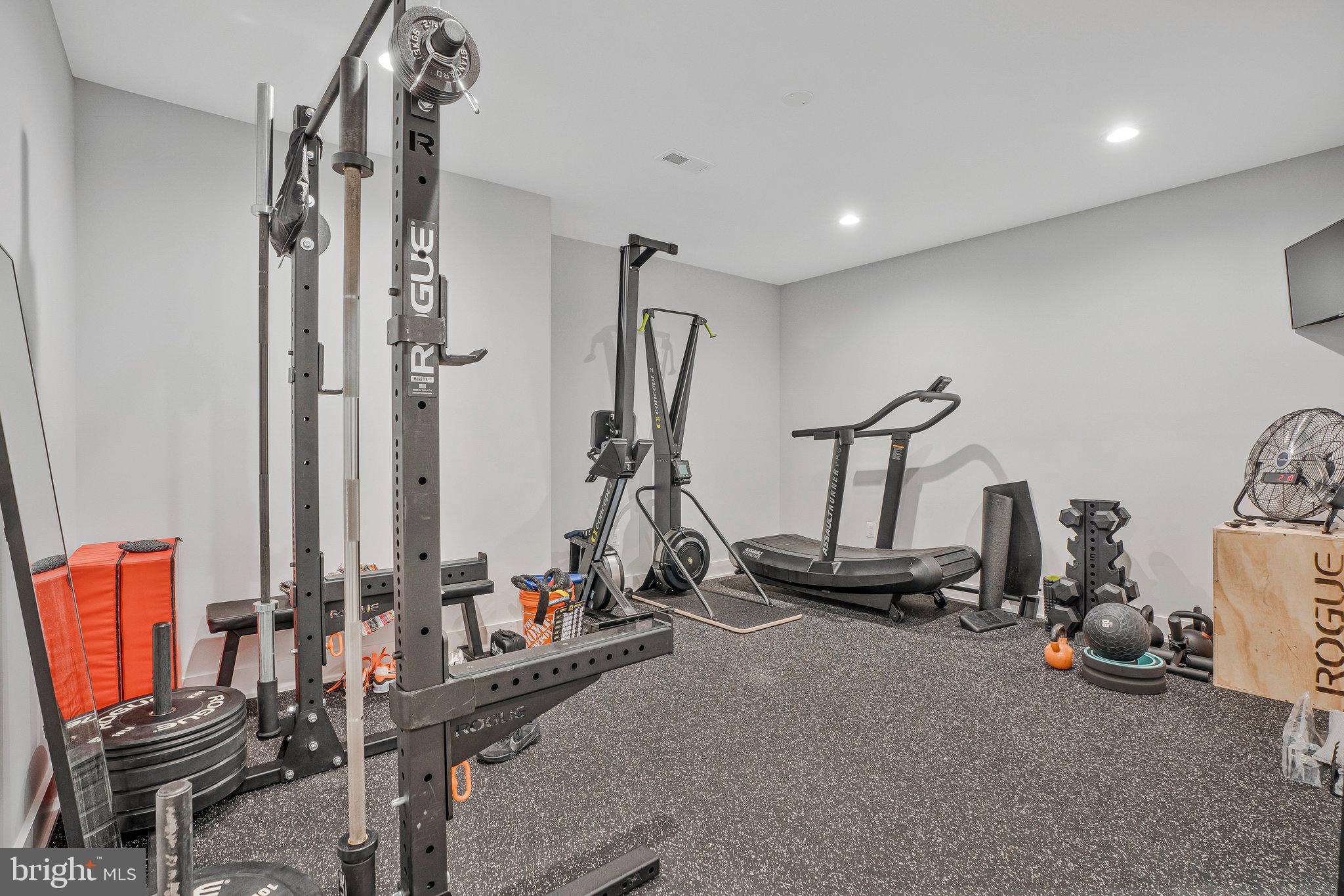 JADE MANOR - Residential