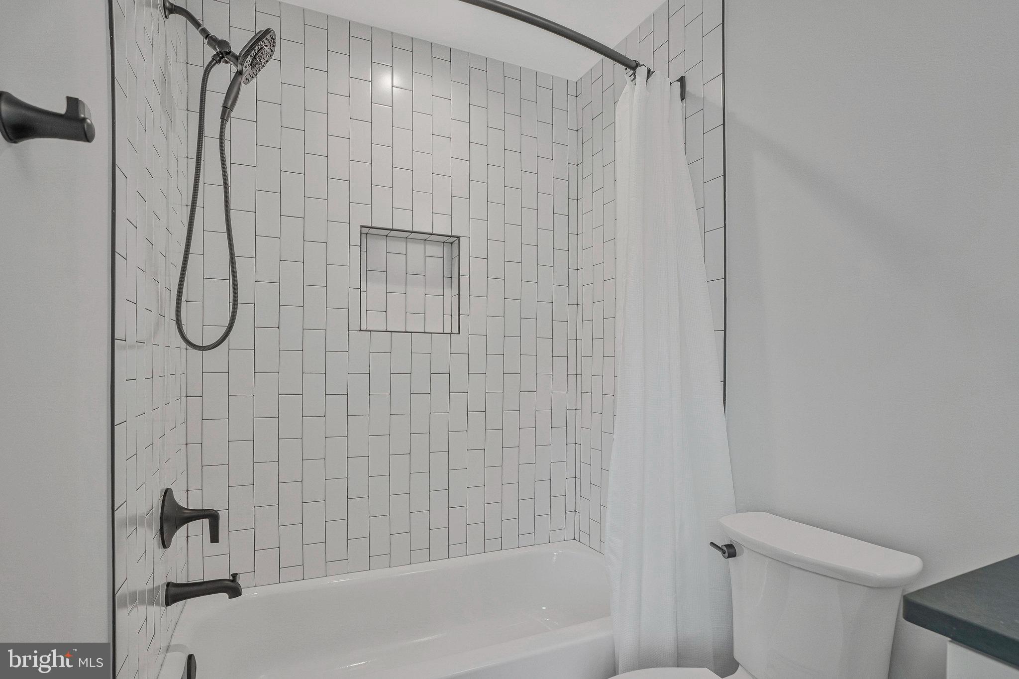 JADE MANOR - Residential