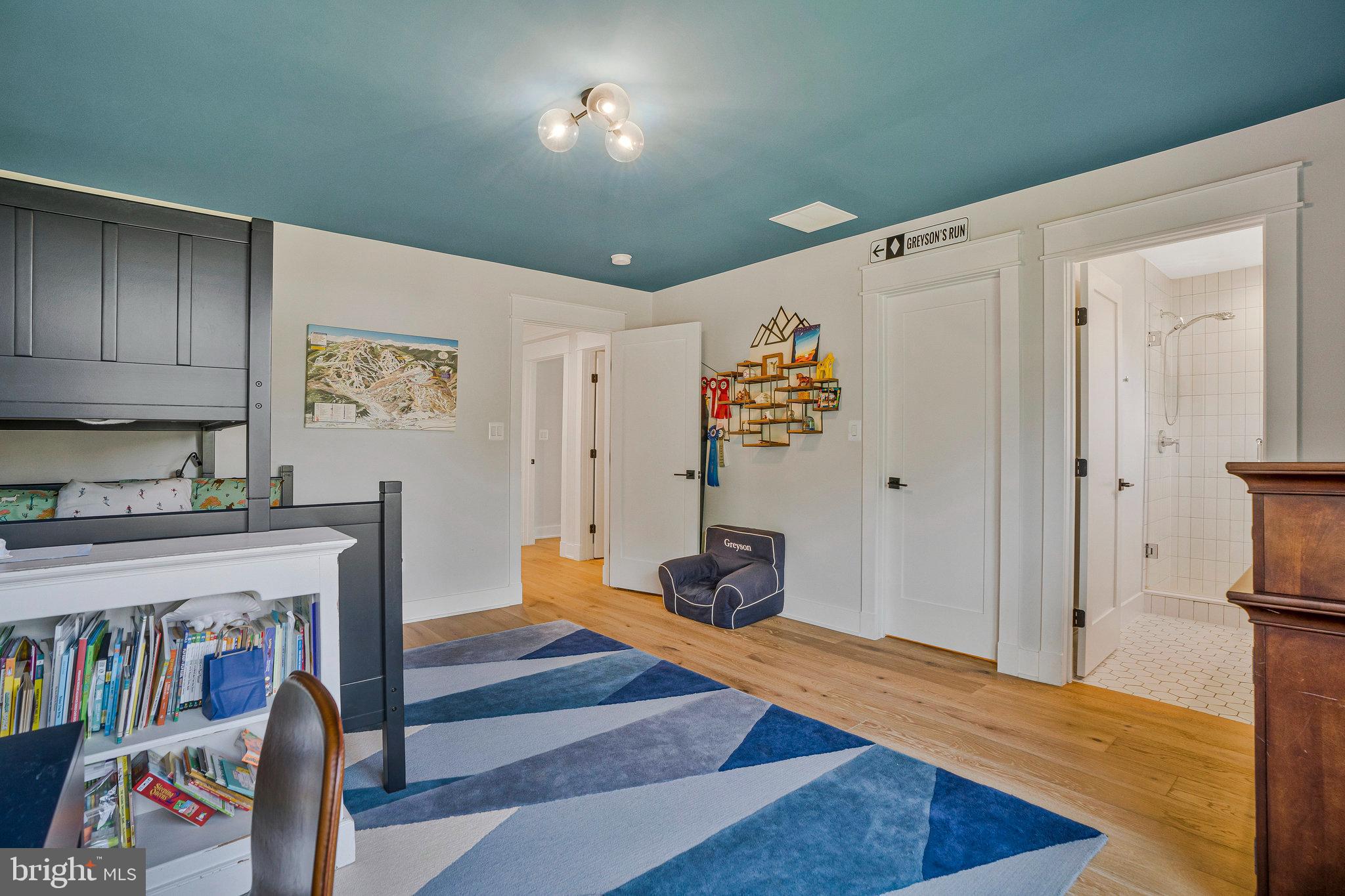 JADE MANOR - Residential