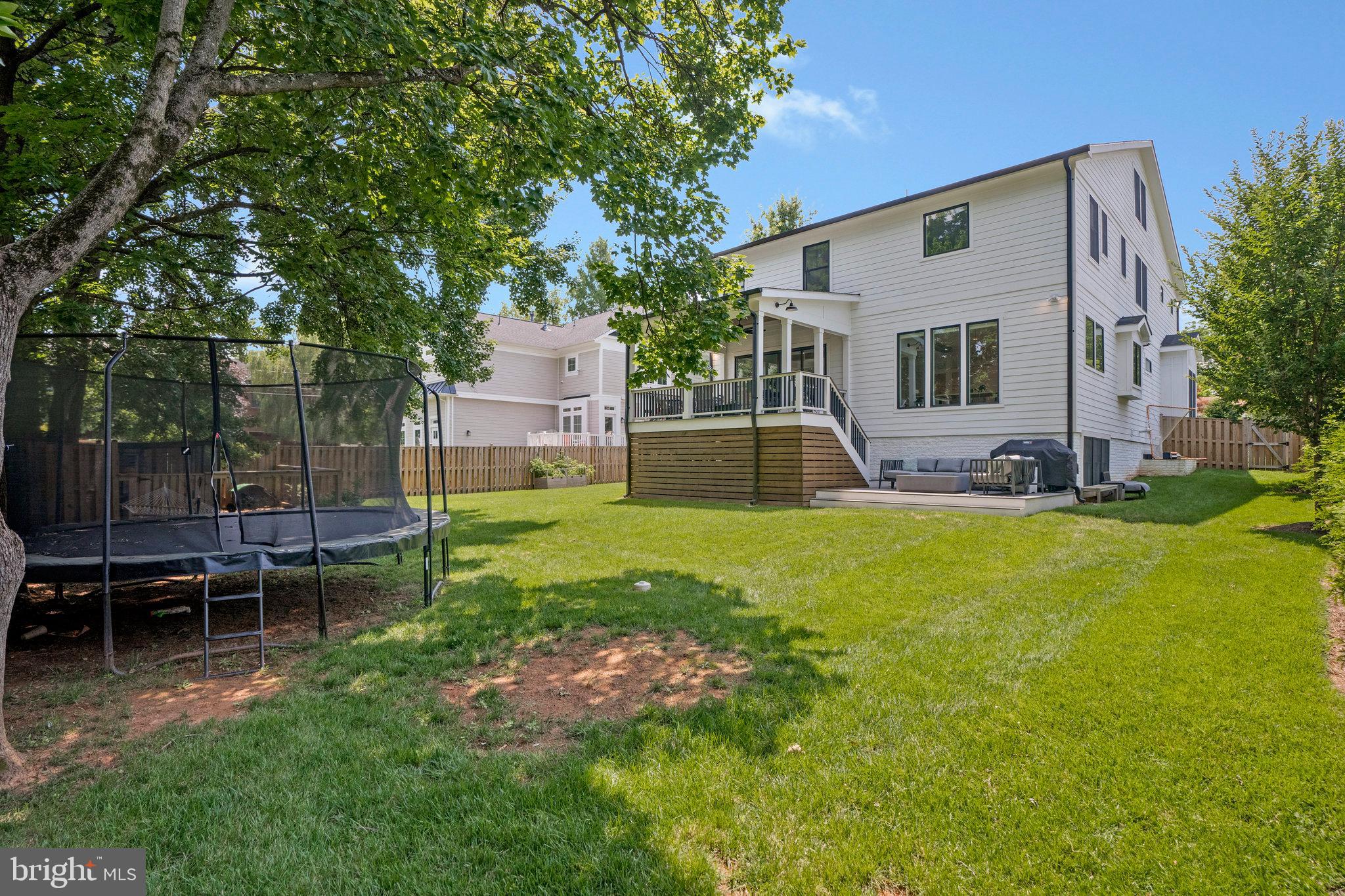 JADE MANOR - Residential