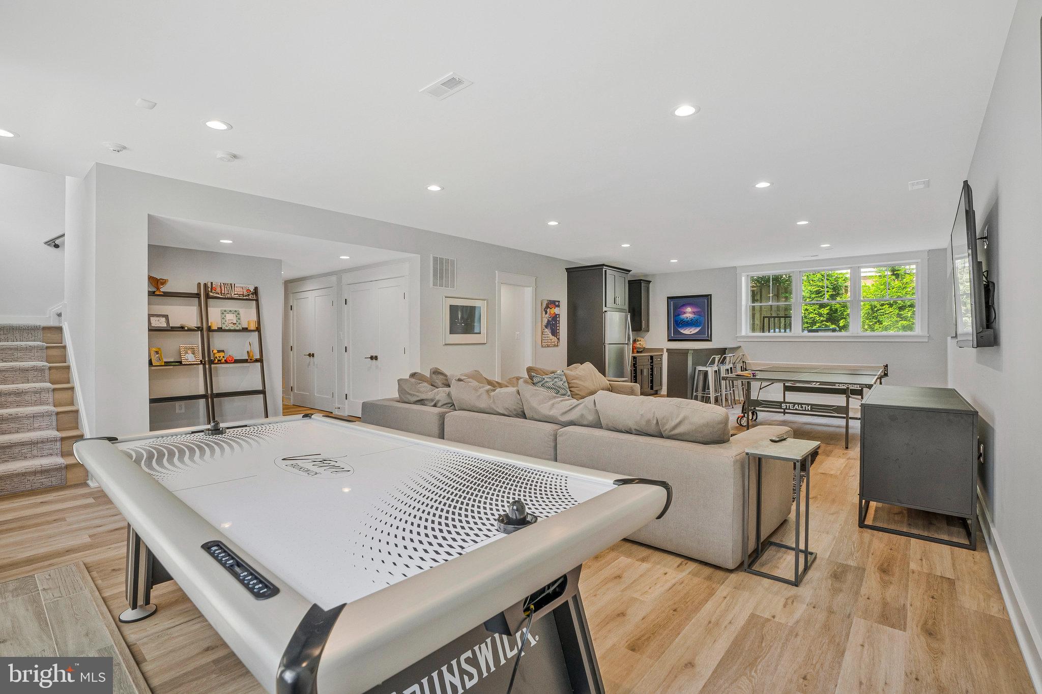 JADE MANOR - Residential