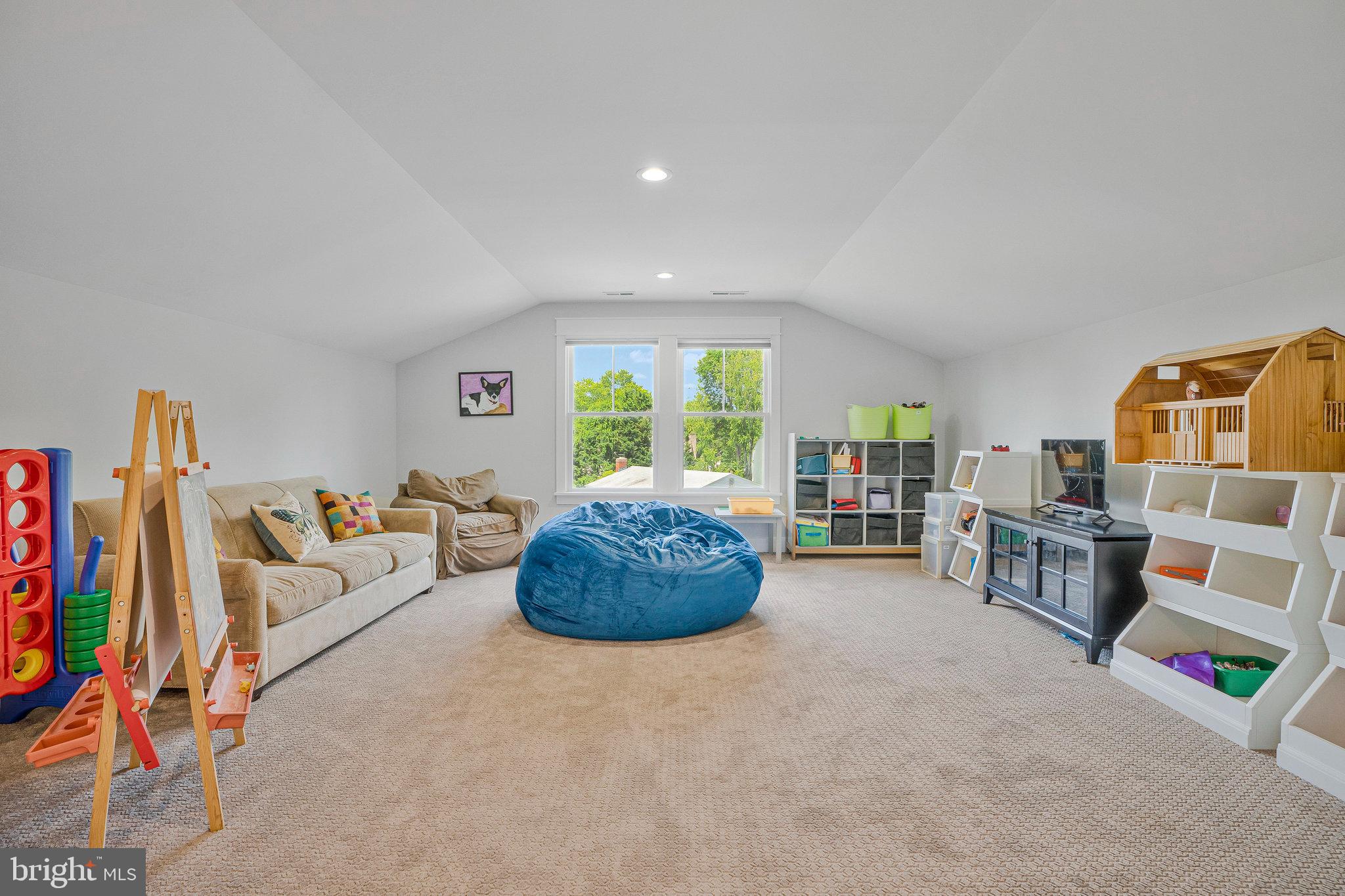 JADE MANOR - Residential