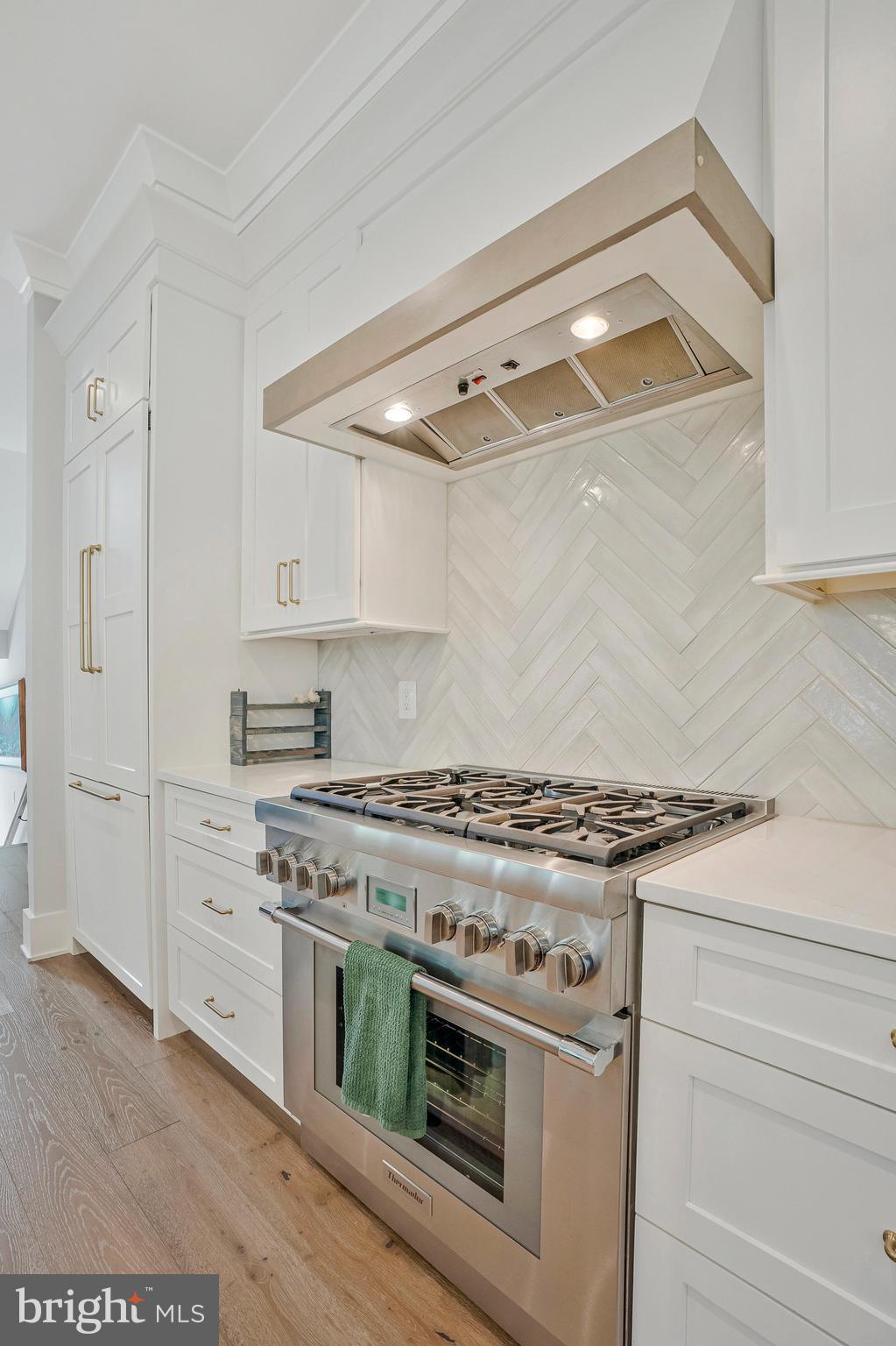 JADE MANOR - Residential