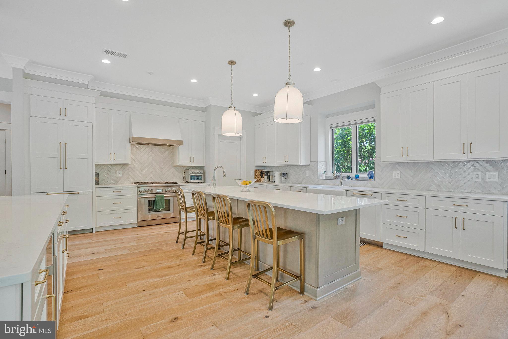 JADE MANOR - Residential