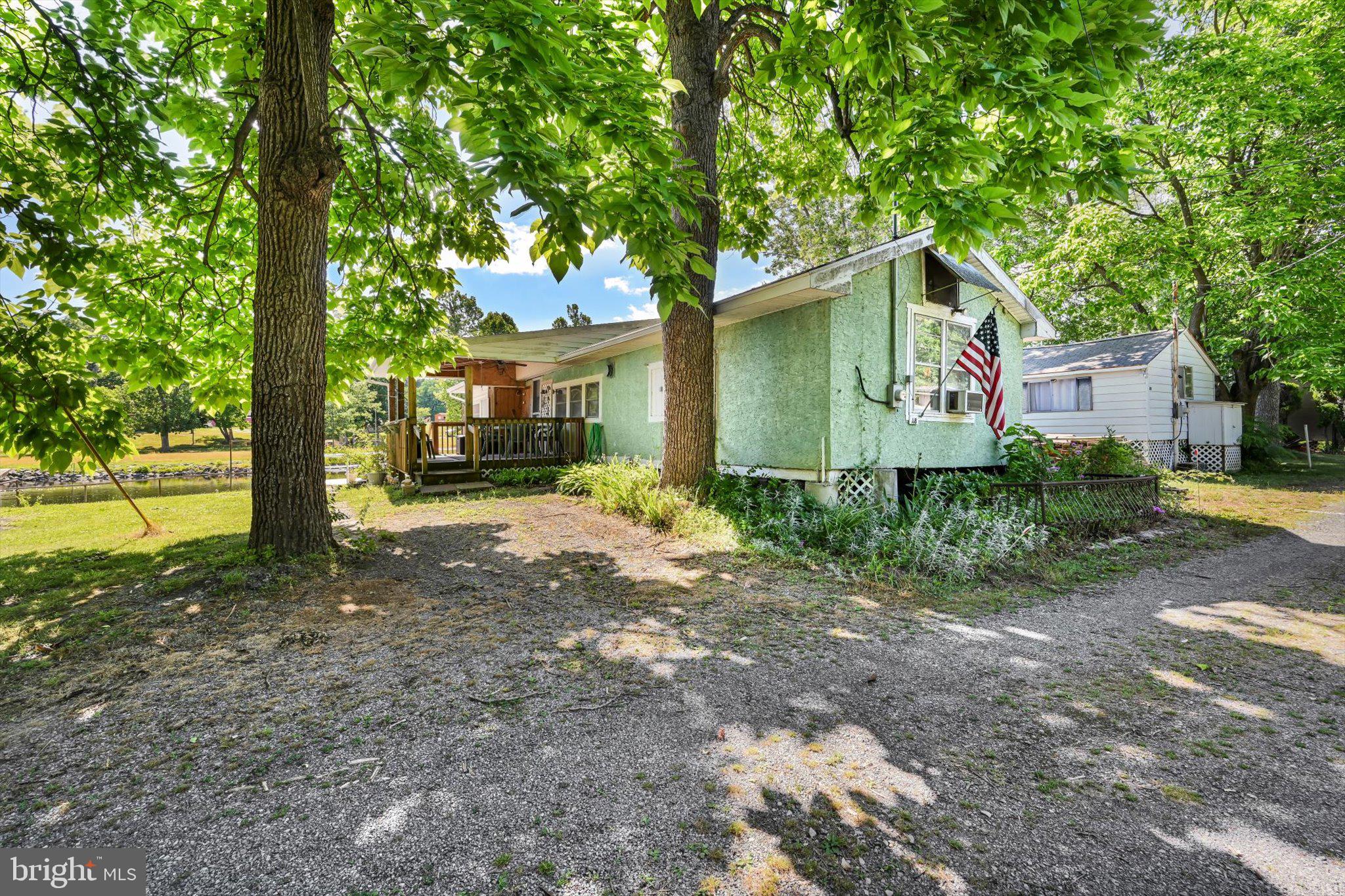 Bungalow A8 Cottage Ln SLATER RD