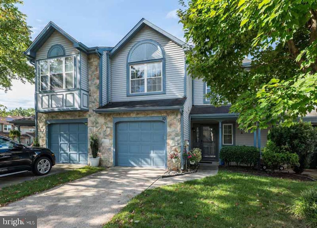 Photo of 10 Knighton Lane, MOUNT LAUREL, NJ 08054 (MLS # NJBL2097094)