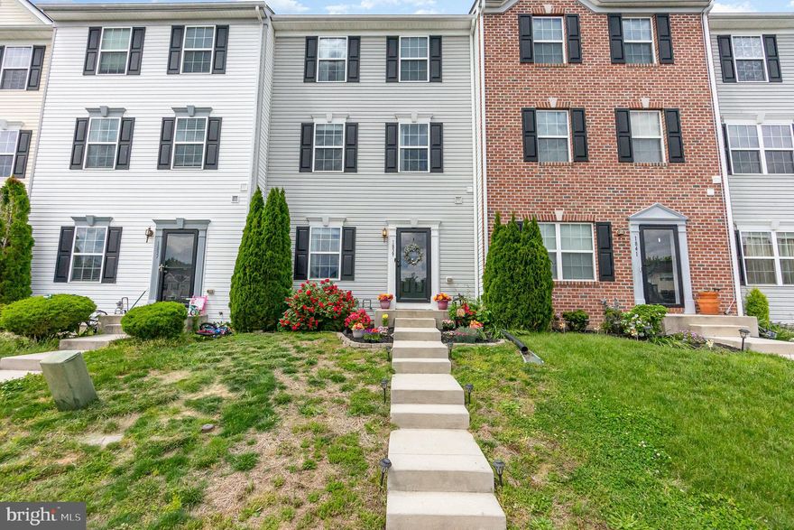 Welcome to 1839 Graymount Way. This 4 Finished Level, 3 Bedroom - 3 1/2 bath home is sure to please. Enter this home to the  spacious Living Room featuring 9' ceilings & wide plank hardwood floors. A half bath is located off the foyer for your convenience. Proceed to the rear and find a spacious kitchen with table space and wide plank wood floors. A sliding glass door provides easy access to a fully fenced rear yard with shed. Proceed to upper level 1 to find a large laundry room, full bath and 2 generously sized guest rooms. Proceed to upper level 2 which features a primary bedroom with ensuite bath & large walk in closet. The lower level is completely finished with rec room, full bath & storage area. Schedule your showing today!