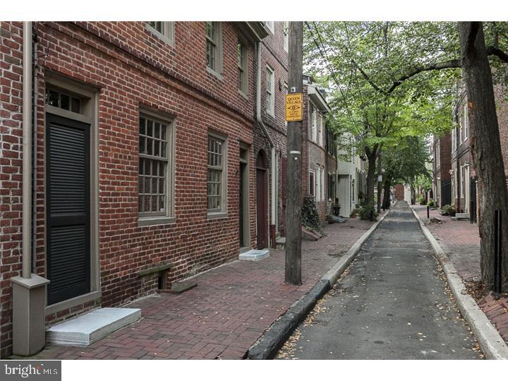 QUEEN VILLAGE - Residential Lease