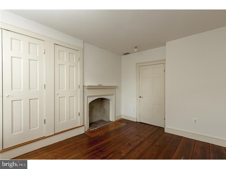QUEEN VILLAGE - Residential Lease