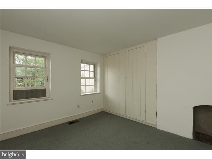 QUEEN VILLAGE - Residential Lease