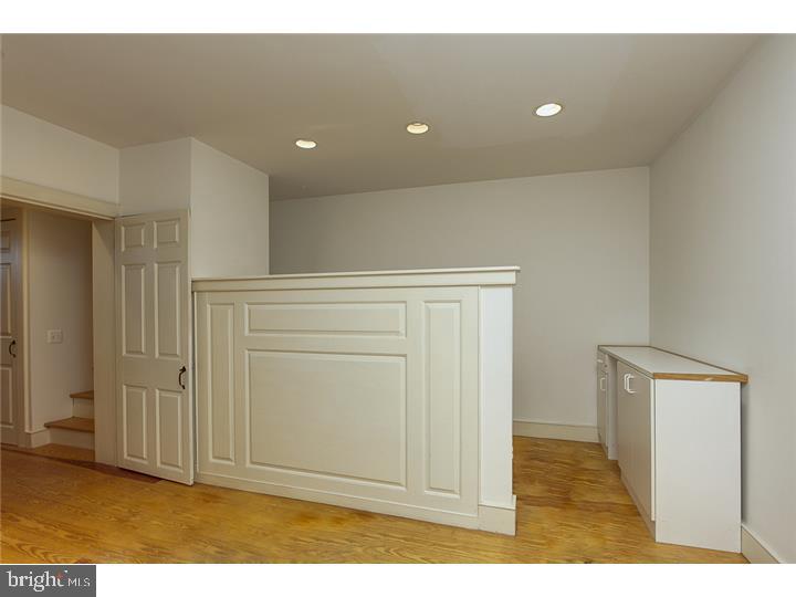 QUEEN VILLAGE - Residential Lease