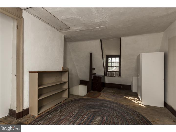 QUEEN VILLAGE - Residential Lease