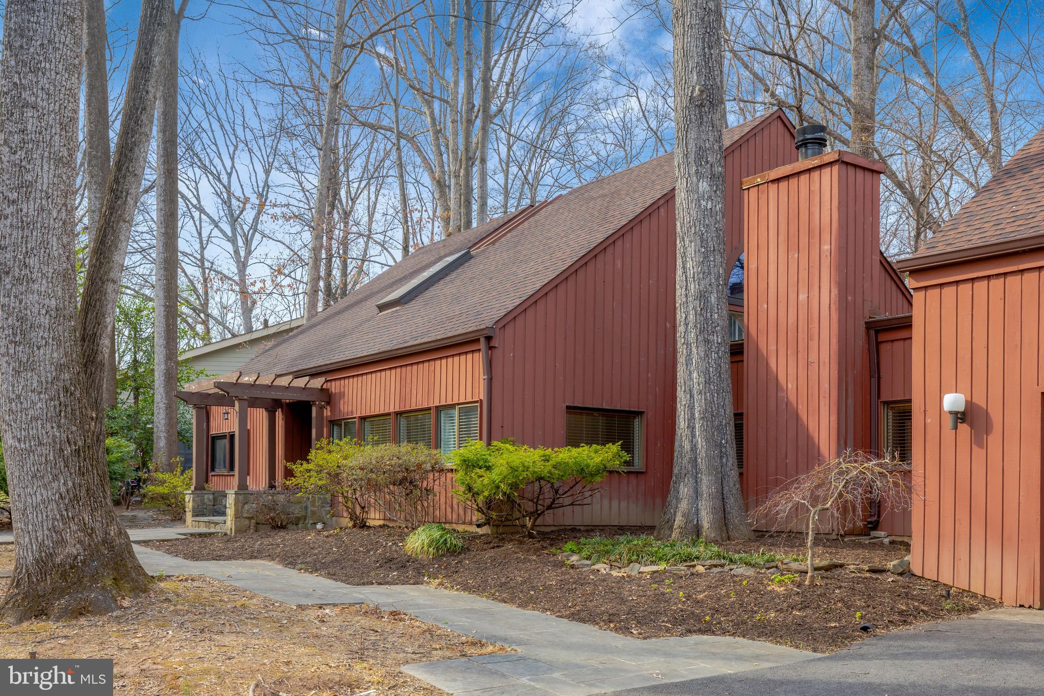 1941 UPPER LAKE DRIVE