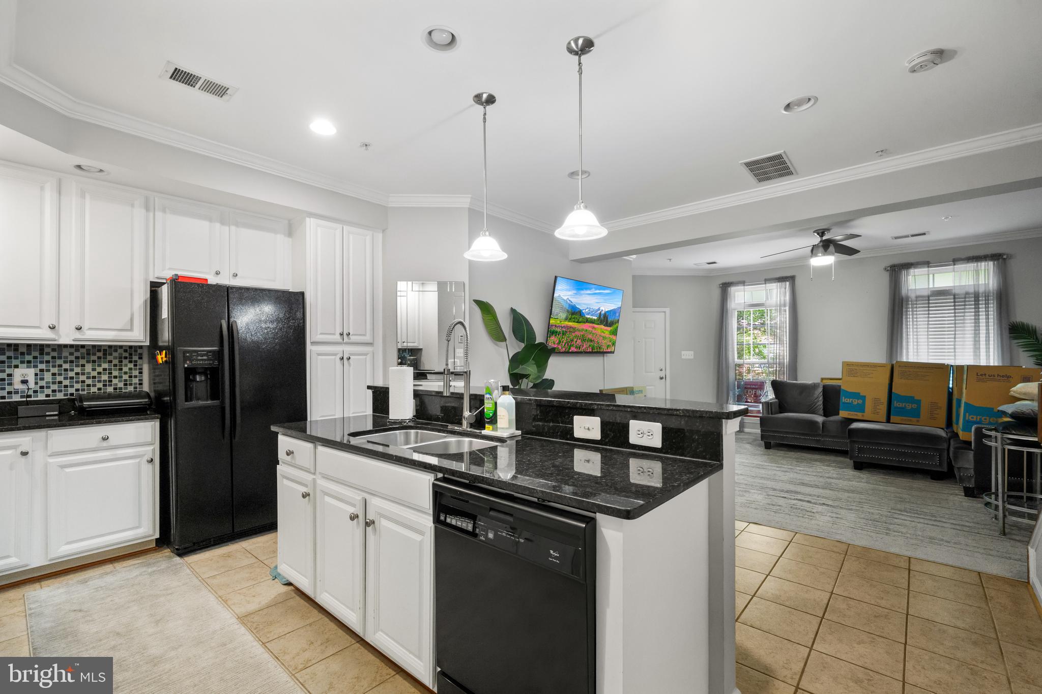 2593 EASTBOURNE DRIVE