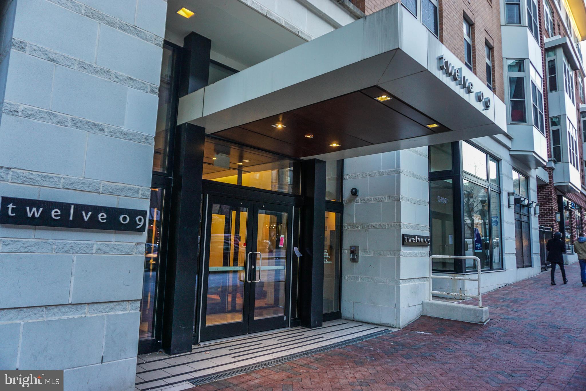 Motivated Seller - Spectacular Corner Unit, flooded with light from large and numerous windows, this large & modern condo in historic Mt. Vernon section of Midtown has a Deeded parking space in building. Secure building with lobby, smart layout with 2 large bedrooms on either side of open concept living, dining room, kitchen with large island. Upgraded wood floors & gym.