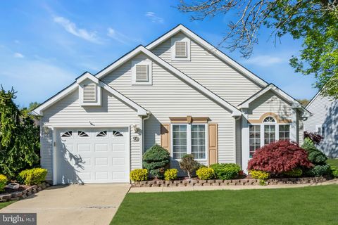 Photo of 18 Grosunor Court, JACKSON, NJ 08527 (MLS # NJOC2041890)