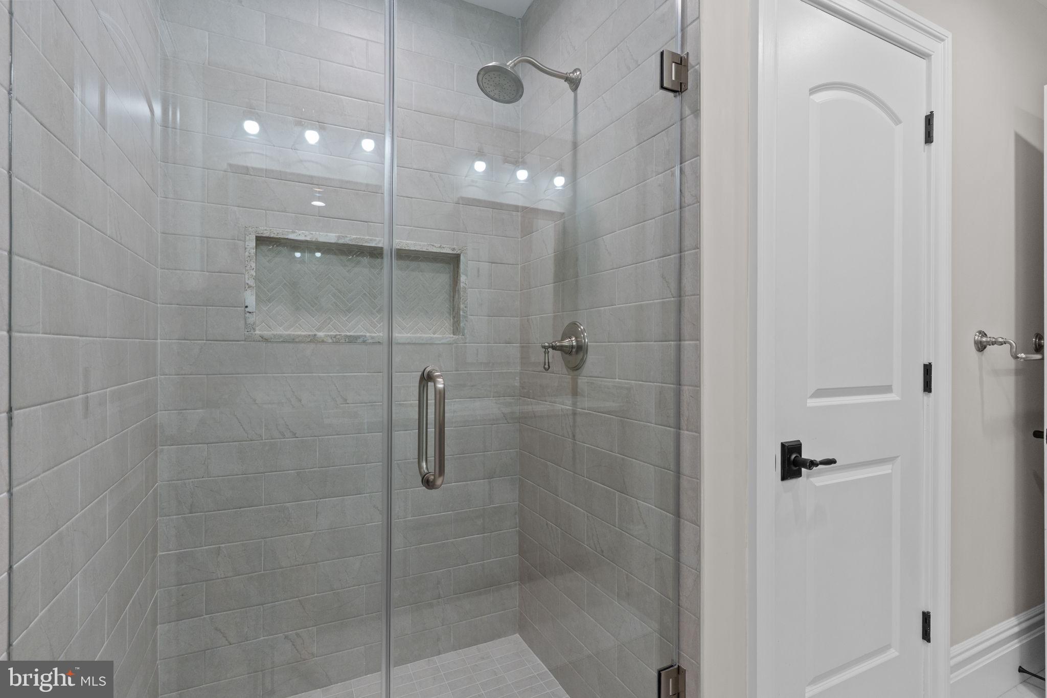 JERICHO ESTATES - Residential