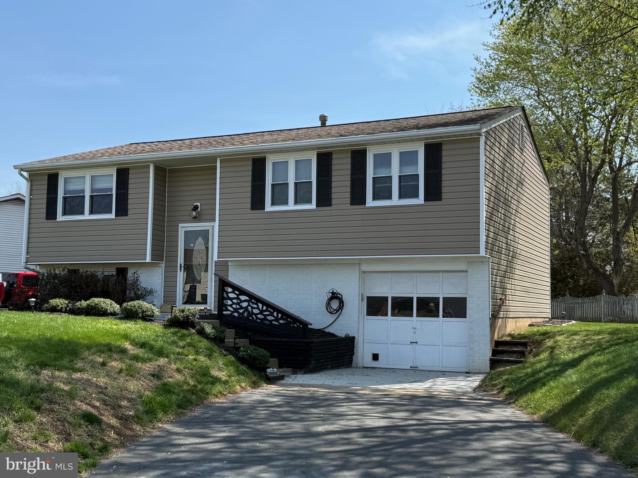 5079 MACNAMARA DRIVE