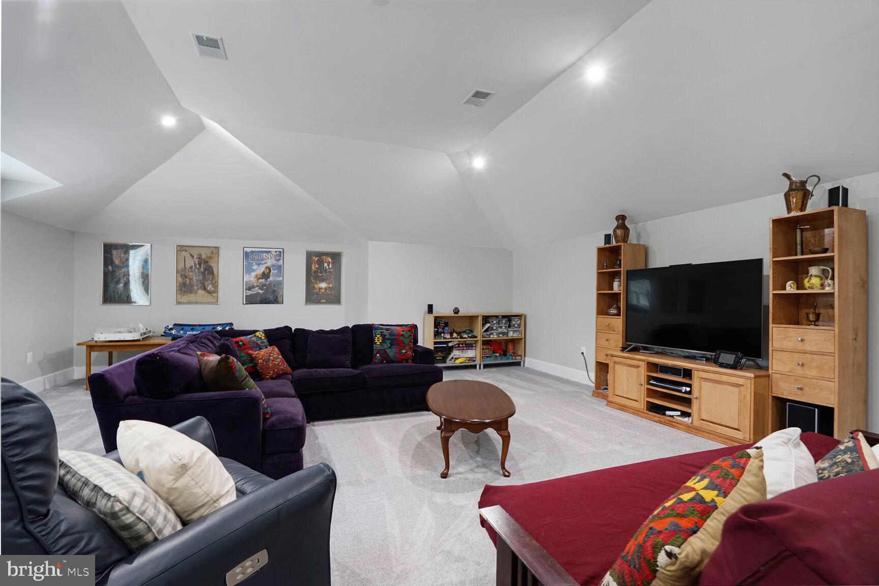 WINDSOR ESTATES - Residential Lease