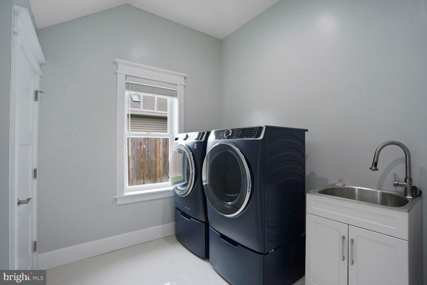 WINDSOR ESTATES - Residential Lease