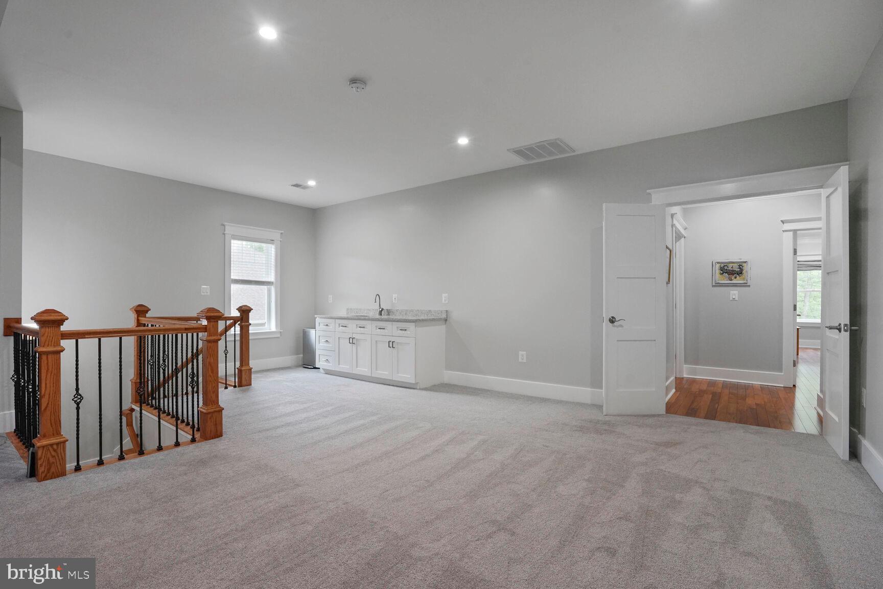 WINDSOR ESTATES - Residential Lease