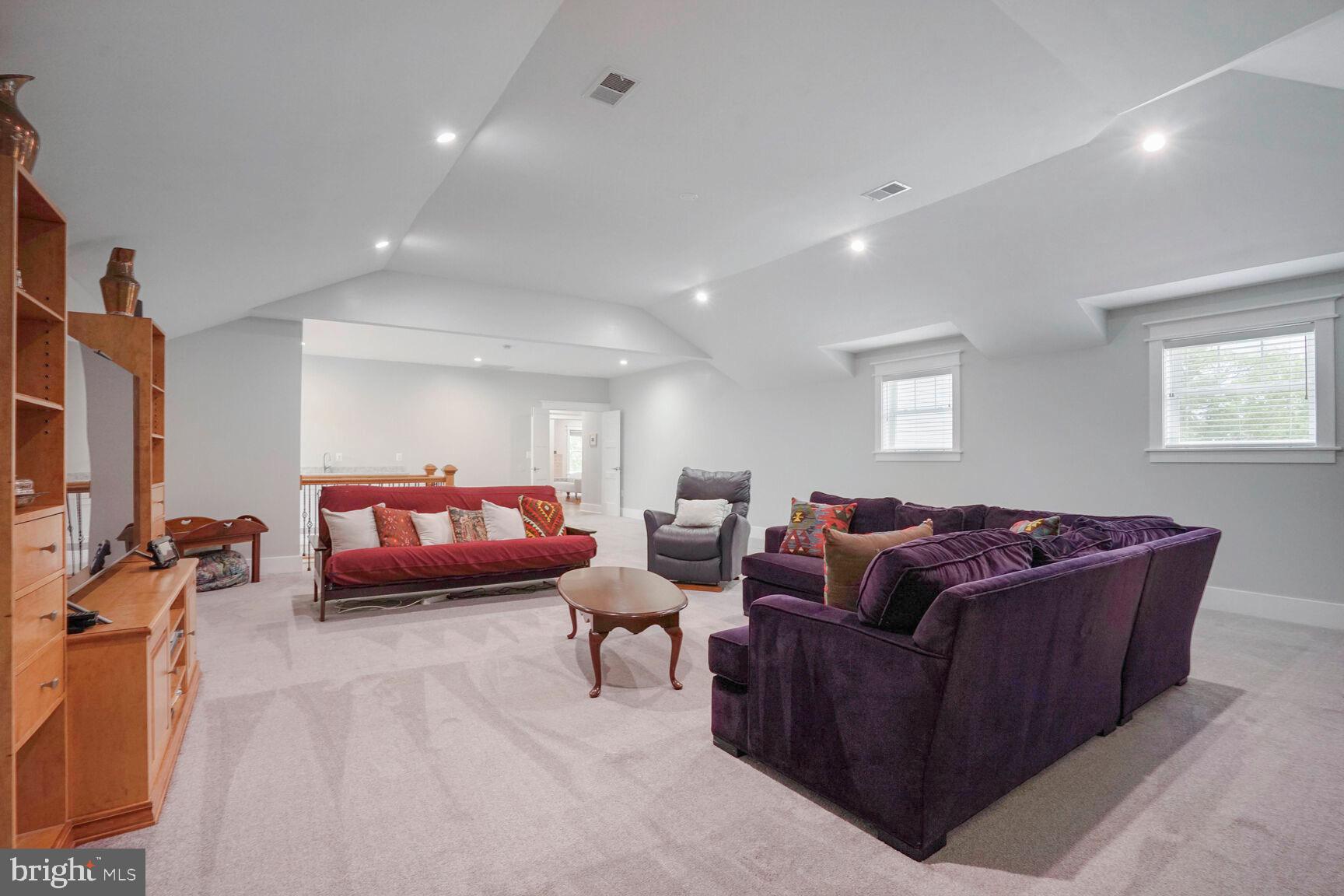 WINDSOR ESTATES - Residential Lease