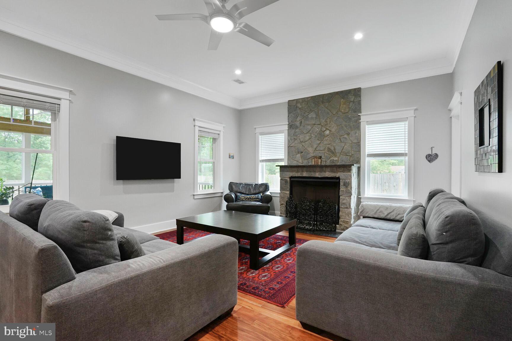 WINDSOR ESTATES - Residential Lease