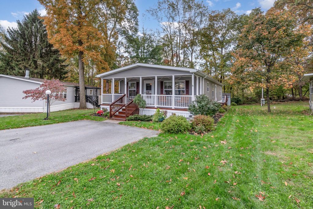 Photo of 34 Rainbow Circle, ELIZABETHTOWN, PA 17022 (MLS # PALA2078530)