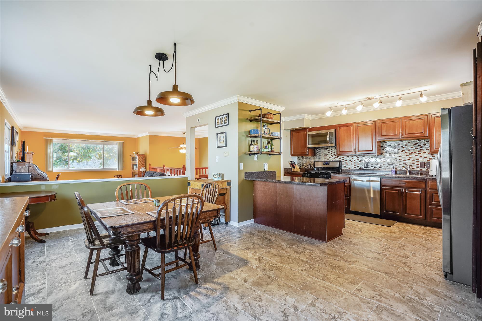 RIVERSIDE ESTATES - Residential