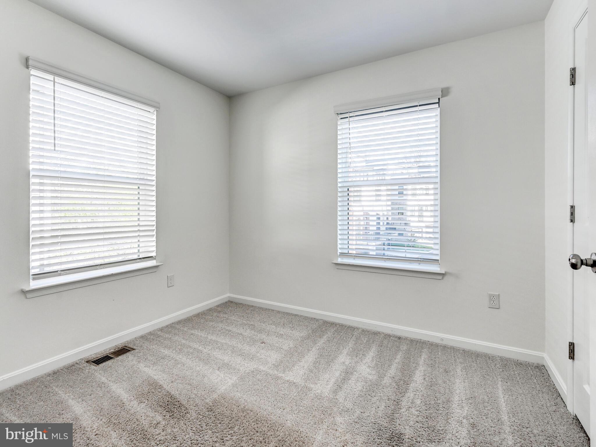 MEDFIELD - Residential