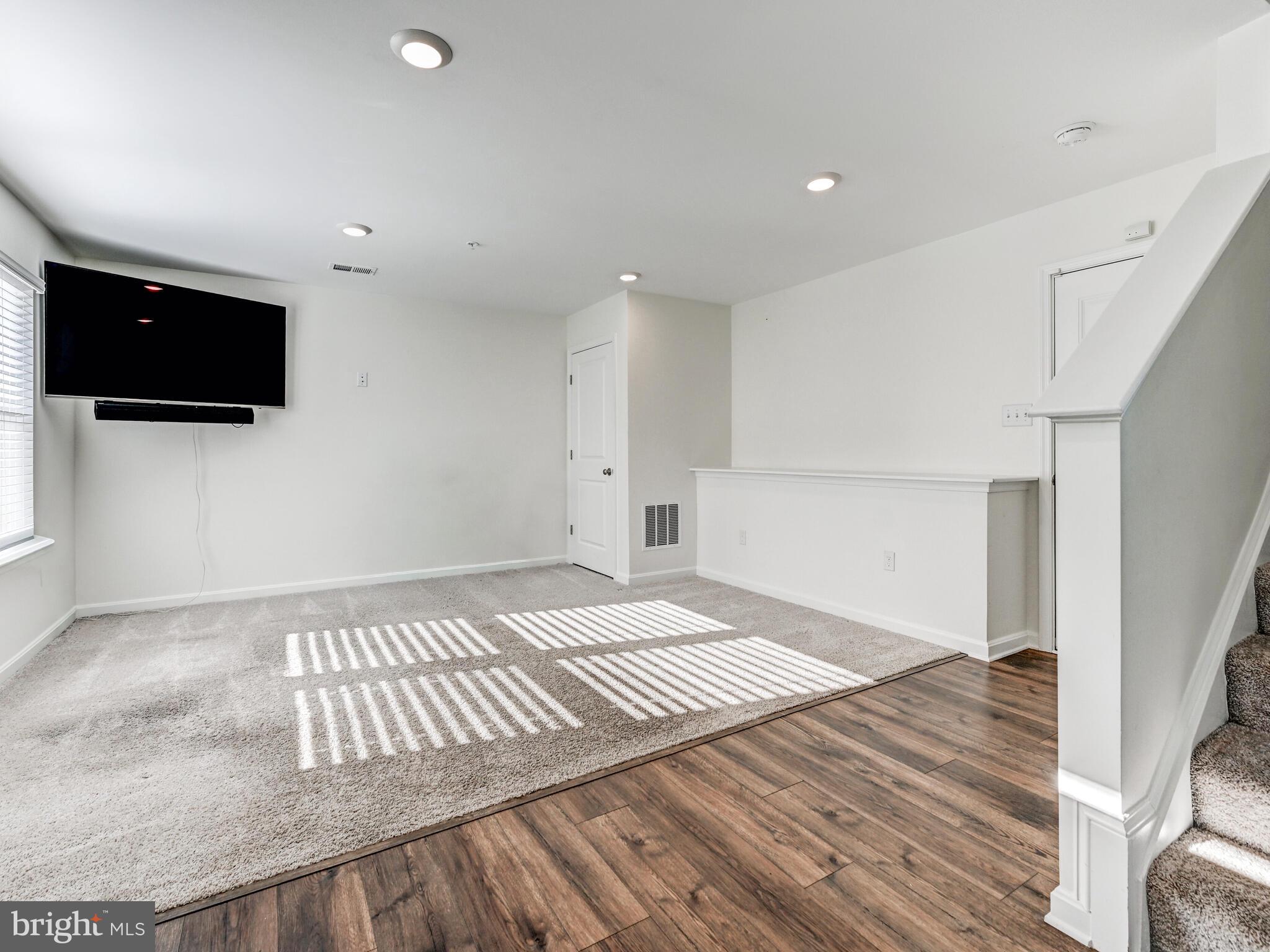 MEDFIELD - Residential